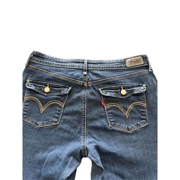 Levi’s  mid rise flare Leg cut jeans size 31x32 - Picture 3 of 10